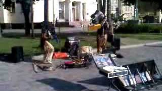 Индейцы в городе