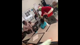 *Video* The Grinch Scaring The Kids On Christmas // Funny Moments