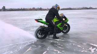 Kawasaki zx10r на льду.