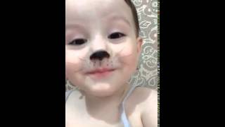 Balaca uşaq pisiy olub myau myau
