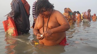 Open Ganga Snan -9 l Holy Snan l Women Baths in Gangasagar l Women Bath in Debghat Nepal Haridwar