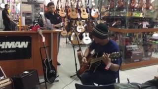 Khalid Mobin testing Yamaha APX @ MG Mall Jakarta