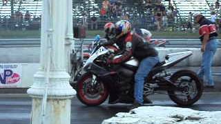R1 2002 9,65 vs V-max 9,40