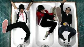 LoVe OF LesbiaN - Voy a romper las ventanas.