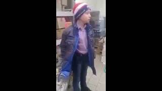 Школьник своровал шоколадку в магазине с другом плачет и матерится