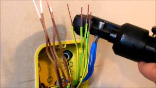 Опрессовка проводов в распределительной коробке. Crimping of wires in the junction box.