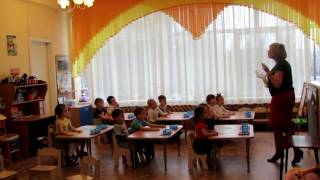 Фрагмент 2 открытого занятия по аппликации "День рождение Колобка" во второй младшей группе.
