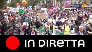 Parigi: gli operatori sanitari marciano contro le condizioni di lavoro