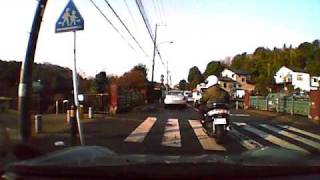 無理な追い越しをした上に，逆切れしているDQNバイク乗り