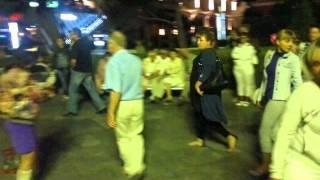 ялта 2011 набережная , наркоман танцует