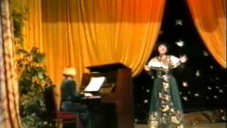 GULSUM TAMAK "Yapraqlar sarardi..."