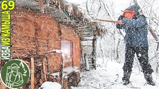 Снежный апокалипсис весной в избушке Бушкрафт в Избе из камыша - Серия 69