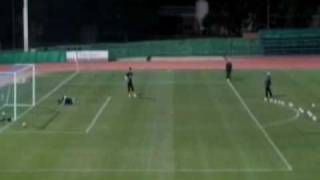 Maradona humilha goleiros em treino da Argentina - copa 2010