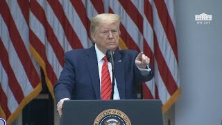 «Задайте этот вопрос не мне»: Трамп поругался с журналисткой и прервал свой брифинг