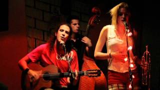 Jenny and the Mexicats + Mr Kilombo