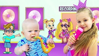 Diana Dan Roma Menghibur Bayi Oliver Dengan Musik