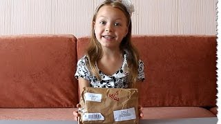 Киндер Сюрприз видео для девочек. Открываем посылку от Киндер