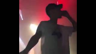 Фанат Элджея выскочил на сцену!Везёт же человеку)))