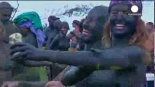 Mud madness: Samba dancers and mud slinging at Brazil Carnival 2014