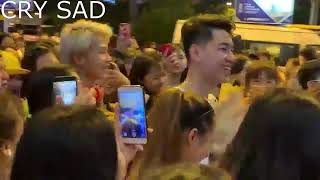 Jack, K-ICM bị fan bao vây tại sân bay Tân Sơn Nhất
