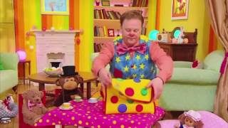 whats in mr tumble's spotty bag?