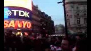 bjezie ljudi, bjezite iz grada na piccadillyu