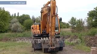 Покровский горводоканал проводит замену канализации в парке