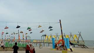 Warna warni pantai Cemara Kembar