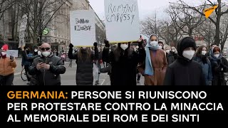 Germania: persone si riuniscono per protestare contro la minaccia al memoriale dei Rom e dei Sinti