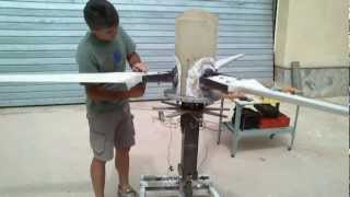 GENERADOR EOLICO TRIPALA DE PASO VARIABLE CONTROLADO POR MOTOR  -variable pitch wind turbine VIDEO 4