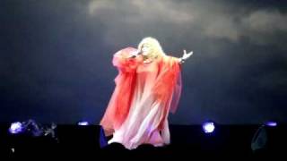 Алла Пугачёва в Дюссельдорфе 2010 (отрывок1)