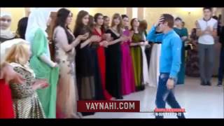 Смешной танец! Чеченец танцует лезгинку !)))