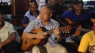 Menteri PUPERA menyanyikan Lagu Tanah Papua bersama anak2 Muda Raja Ampat