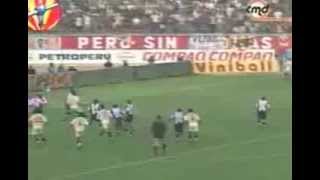 UNIVERSITARIO DE DEPORTES (4) - Alianza Lima (1)  01/11/2000