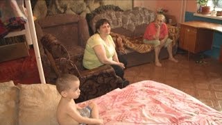 «За чертой»: многодетная семья из 14 человек живет в двухкомнатной квартире