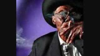 PINETOP PERKINS ~ I KEEP ON DRINKIN'