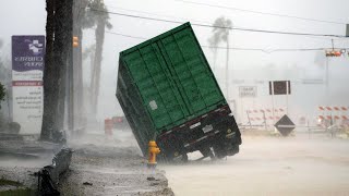 A hurricane is raging in Russia! A wind of this magnitude can turn cars and carry people away!