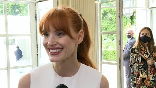 Dans les ateliers Dior : Jessica Chastain, ambassadrice de charme de la couture !