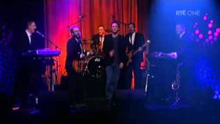 Michael Fassbender singing "Twist and Shout"