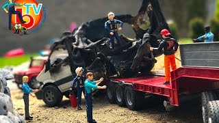 BRUDER TRUCK Mack And Tractor Deutz transporting Burned car wreck