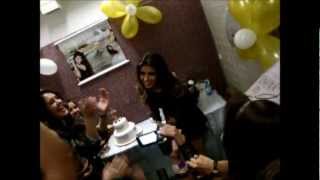 Paula Fernandes recebe Festa surpresa em camarim pelo Arrasta Chinela Paula Fernandes Fã-Clube.