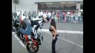 kiss stoppie мотобайк / поцелуй при выполнении трюка "stoppie"