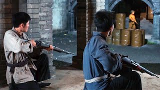 共軍學生兵大鬧日軍慶功宴，隊友趁機潛入日軍監獄救村民！