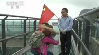 Double amputee scales mountain in China