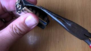 角型９Ｖ乾電池からＡＡＡ（単４）電池を６本取り出せるか？Battery Hack