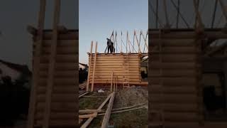 Сборка сруба дома 6х6 с выносом 2х6 и двускатной мансардой