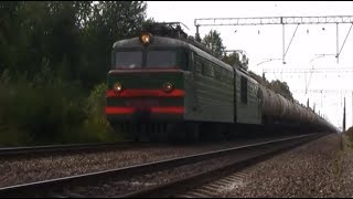 Электровоз ВЛ10-250 с грузовым поездом и приветливой бригадой, перегон Мга - Назия, Ленобласть.