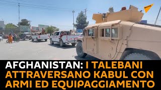 Afghanistan: i talebani attraversano Kabul con armi ed equipaggiamento