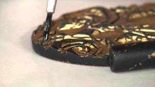 Aprenda a fazer um lindo colar de cerâmica plástica com textura de folha de ouro!
