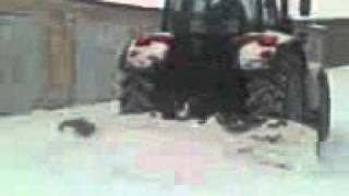МТЗ 3022 чистит снег